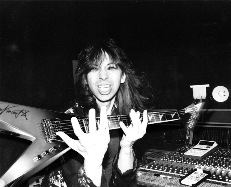 Rare photo of VINNIE VINCENT BW STUDIO5- with Tom Palecki Pear B&W .png